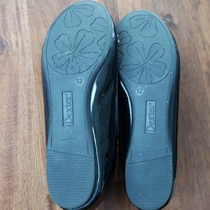 Dexter Shoes - Dexter sz 12 Dressy Shiny Black Flower Flats Dexter Shoes - Dexter sz 12 Dressy Shiny Black Flower Flats